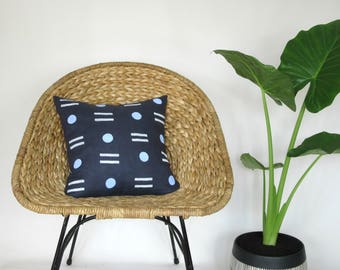 Couverture d’oreiller de linge bleu marine avec le design géométrique imprimé de bloc / impression minimaliste Indigo White Light Blue Jet décoratif traditionnel