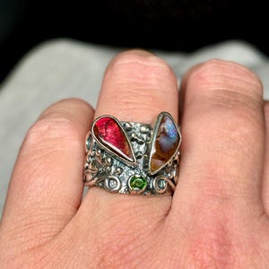 Australian Opal Ammolite Ring: Sterling Silver Artisan Ring, Size 7 1/2 - 7 3/4 Bild 9