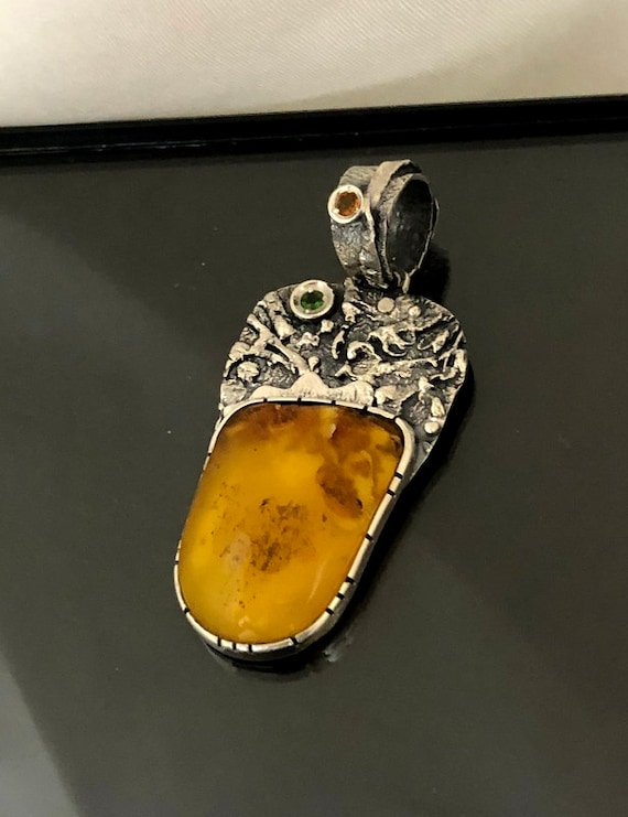The Silver Plaza Sterling Silver Baltic Amber Pendant Necklace