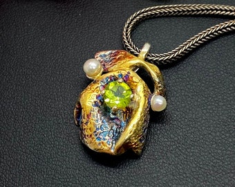 Beautiful Peridot Leaf Pendant with gold accents - Artisan Gemstone Pendant - Gift for Woman