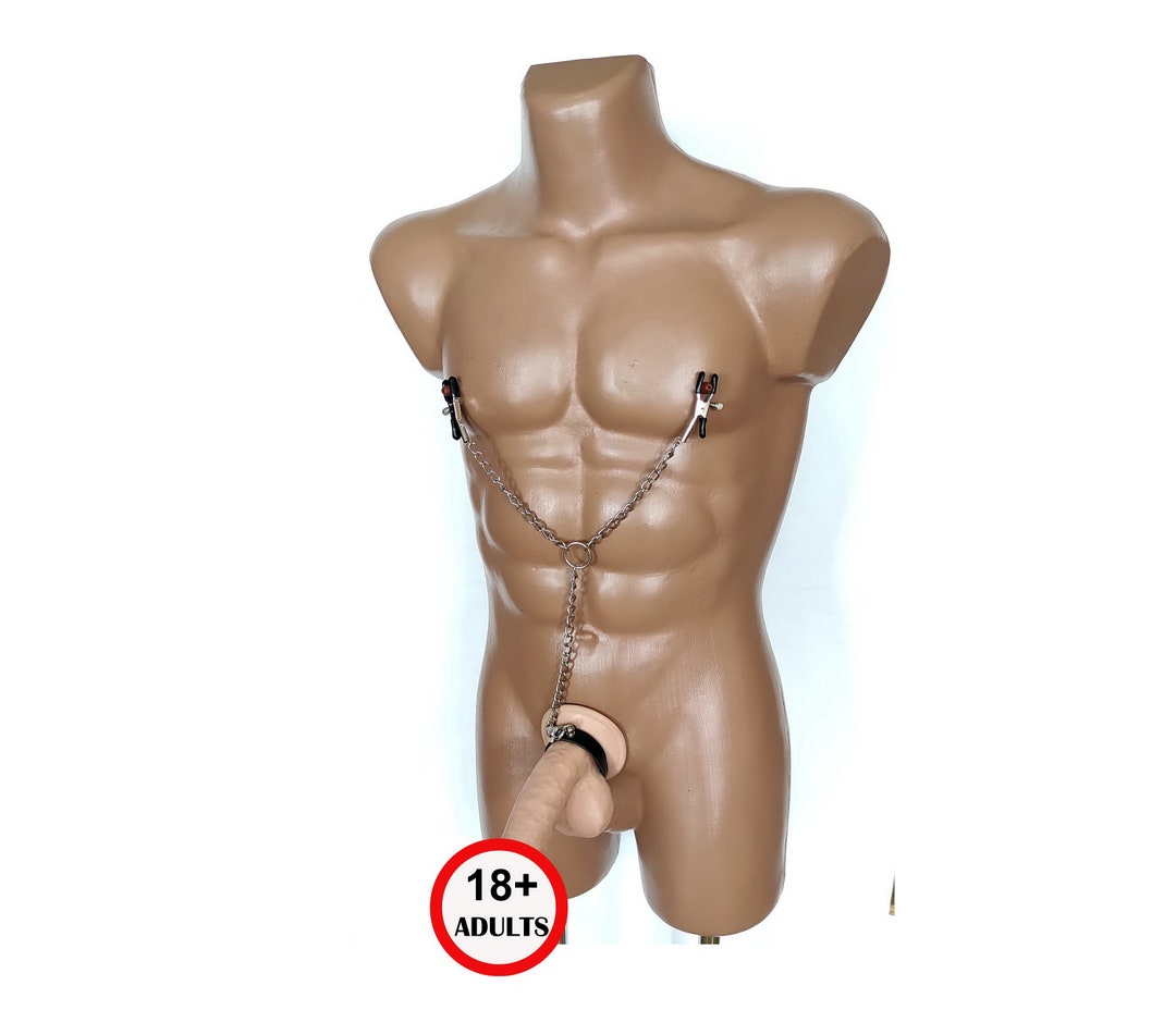 Tepelklemmen en cockringset herenharnas CBT bondage slaaf vrouw 1080x928 afbeelding Tepelklemmen en cockringset herenharnas CBT bondage slaaf afbeelding
