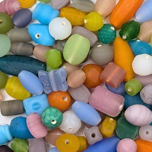 80+pc, Glass Beads, 1/4 lb 113gr, Mixed Glass Beads, Bulk Glass Beads, Glass Bead Mix, Glass Bead Soup, Assorted Beads, Vintage Style #123
