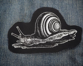 Snail Patch - süßer Patch, Wiccan Patch zum Aufnähen, Goblincore, Hedge Witch, Gothic Aufnäher für Jacken, Nature Punk, Okkulter Aufnäher, Bugs, Insekten