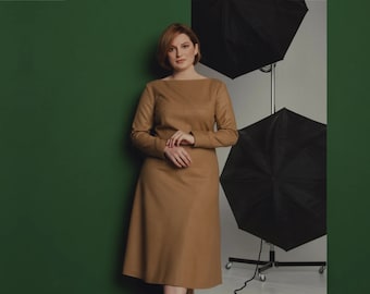 Vestido de talla grande de lana beige, Vestido de oficina, Vestido de noche, Vestido de negocios, Vestido ajustado y acampanado, Vestido midi, Vestido para el trabajo, Vestido elegante