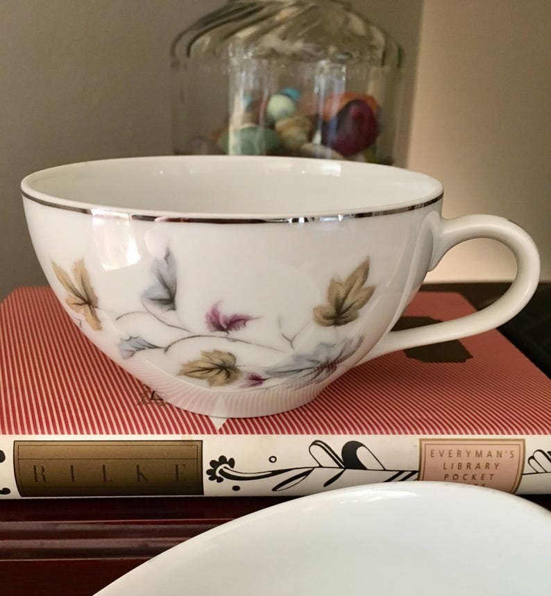 Beautiful mid-century maple leaves patterned Arita China JAPAN teacups and bowls each 12
