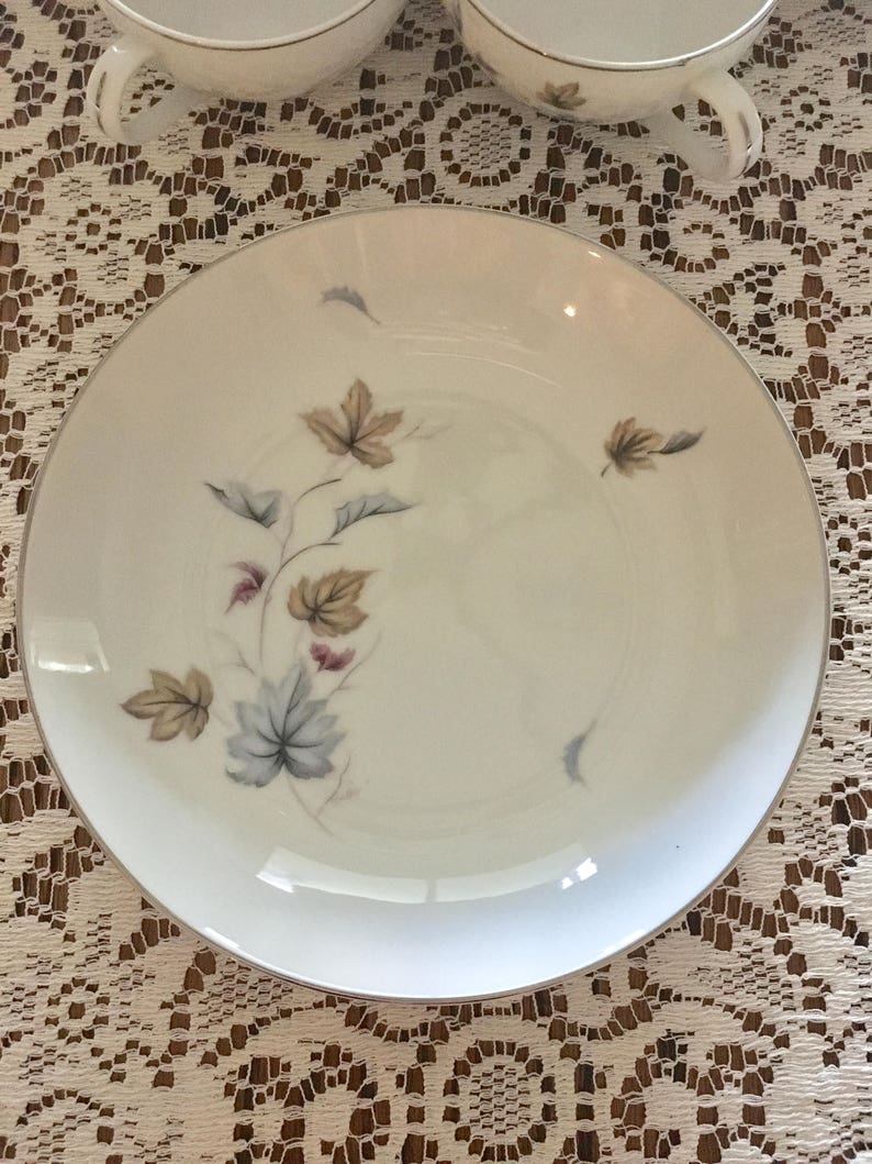 Beautiful mid-century maple leaves patterned Arita China JAPAN teacups and bowls each 12