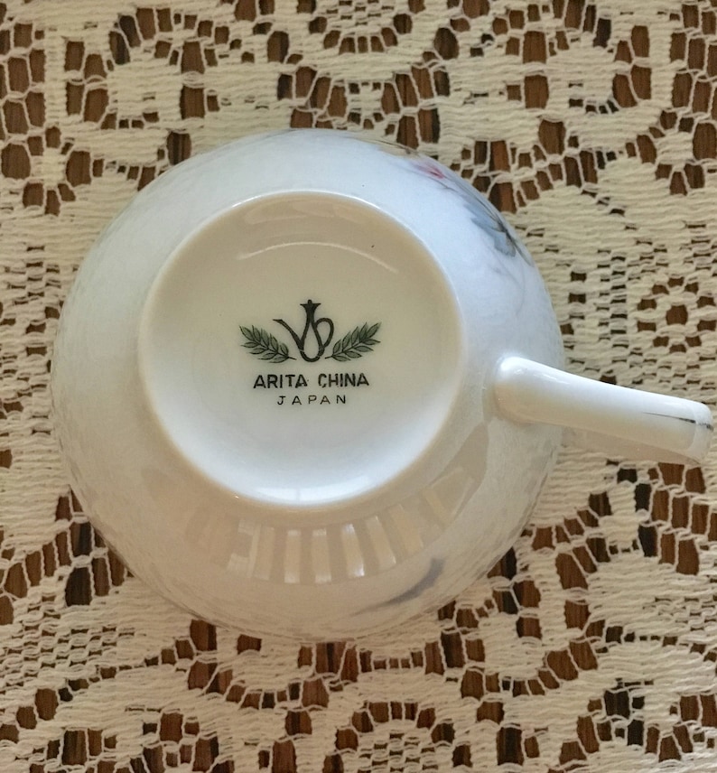 Beautiful mid-century maple leaves patterned Arita China JAPAN teacups and bowls each 12