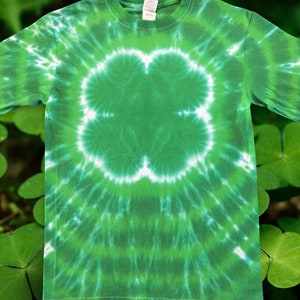 ★marie claire ★ Color-stitched four-leaf clover T-shirt FourLeafB.jpg?v=1614022561