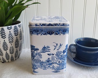 White and Delft Blue English Tin