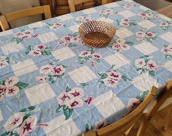Mantel de los años 40 de 48 x 53 Morning Glories