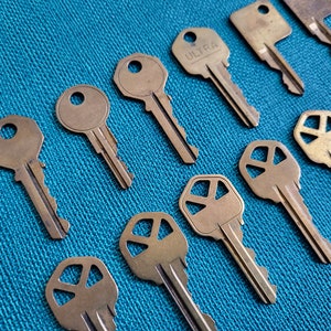 Vintage Brass Keys - Set of 12 - Craft & Decor