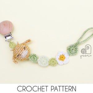 CROCHET PATTERN Ginny the Giraffe Pacifier Clip crochet amigurumi pacifier holder / Handmade gift for baby shower