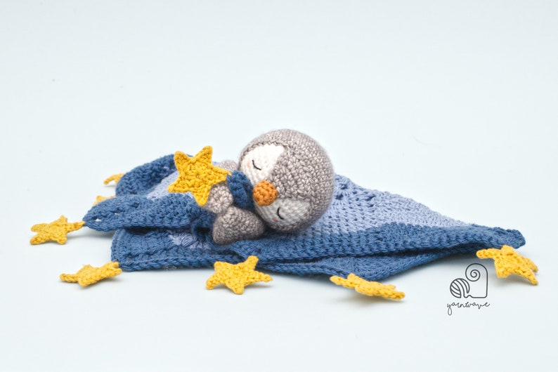 CROCHET PATTERN Peter the Penguin crochet amigurumi lovey security comfort blanket / Handmade baby shower newborn gift afbeelding 5