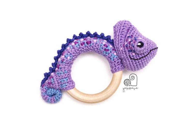 CROCHET PATTERN Carl the Chameleon crochet amigurumi rattle teether ring / Handmade baby shower newborn gift image 2