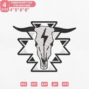 Könnte beinhalten: Ein Stickdateidesign mit einem Bullenschädel mit Blitz, vor einem geometrischen Muster. Erhältlich in den Größen 10 cm, 13 cm, 15 cm und 20 cm. Das Bild zeigt auch Dateiformate: PES, DST, EXP, JEF und VP3.