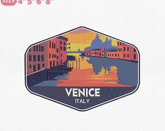 以下が含まれることがあります： イタリアのベネチアの風景を描いた刺繍パッチ。建物と水面が夕焼け空の下に描かれています。六角形のパッチには「VENICE ITALY」の文字が含まれています。サイズは10cm、13cm、15cm、20cmです。