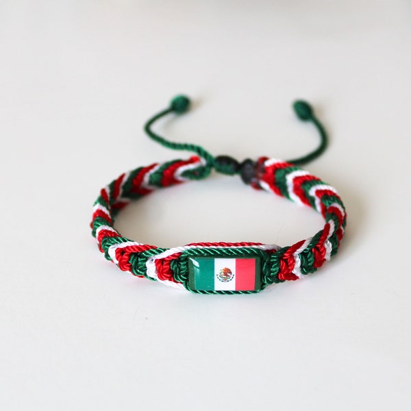 Very Nice Macramé Mexico Flag Bracelet