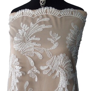 Biała, kremowa koronkowa tkanina ślubna, suknia ślubna z welonem, tiul, haft kwiatowy, opalizujące cekiny, falbaniaste wykończenie, 130 cm 51"