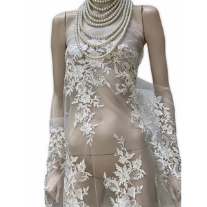 Tissu en dentelle de mariée blanc cassé ivoire clair, cordon avec paillettes, robe de mariée florale, bord festonné en dentelle