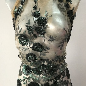 groene kralen kant stof naakt tule geborduurd met pailletten rozen bloemmotief, glamour veel 1,5 meter