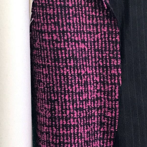 Tissu d'hiver en laine bouclée fantaisie tweed rose sur noir, fuchsia sur noir, tissu jupe-manteau assorti