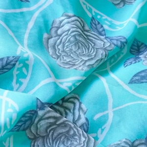 polyester chiffon stof, grote bloemen chiffon fbaric, semi ondoorzichtige zomerstof, rozen print chiffon stof, groene bloemen, roze bloemen