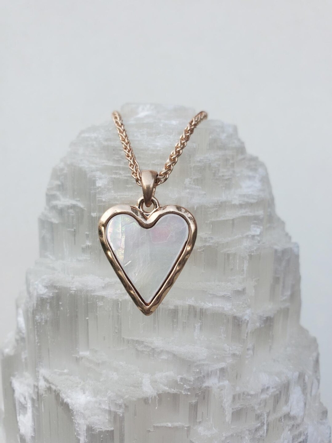 Ari Heart Silver Pendant Necklace in Ivory Mother-of-Pearl