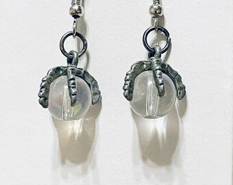 Boucles d'oreilles griffe de dragon, Boucles d'oreilles orbe griffe de dragon, Bijoux griffe de dragon, Boucles d'oreilles dragon, Boucles d'oreilles fantaisie, Boucles d'oreilles conte de fées