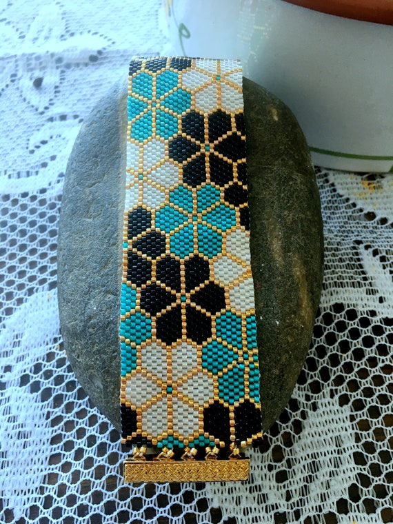 Elegant Floral Bracelet