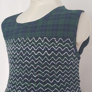 Beautiful hand smocked green plaid girls dress - Size 6