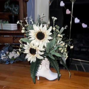 women’s cowboy boot flower arrangement