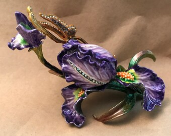 Impulse Collectibles of Las Vegas Nevada "Iris Trinket Box"