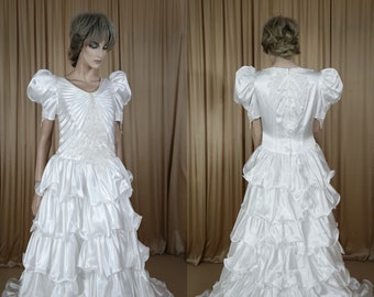 Wedding Dress 90s  Vintage bridal gown from 1990s  Victorian style wedding dress Flounced skirt White wedding dress