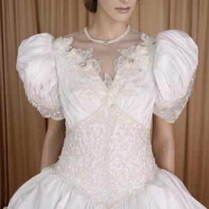 80er Jahre Vintage Taft Brautkleid: Italienisches Prinzessinnenkleid, Perlen & Perlen