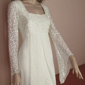 Wedding Dress 70s - Elegant vintage ivory wedding dress - Empire wedding dress