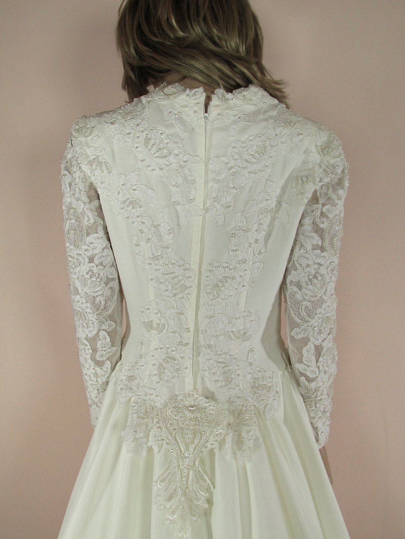 Romantic Wedding Dress 80s / Bridal Gown From 1980s / Long Lace Sleeves