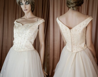 Vintage 90s Wedding Dress: Ivory Tulle, Beaded Bodice, Princess Style