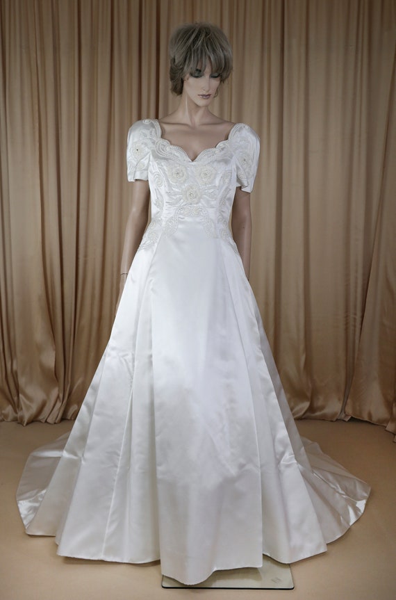 90s wedding dress for sale Sleeveless A-line Wedding Gown with Lace Bodice and Full Tulle Skirt   Rosymae