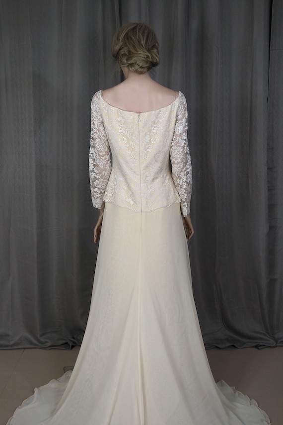 90s Vintage Chantilly Lace Wedding Dress: Ecru Off-shoulder Bridal Gown -  Etsy