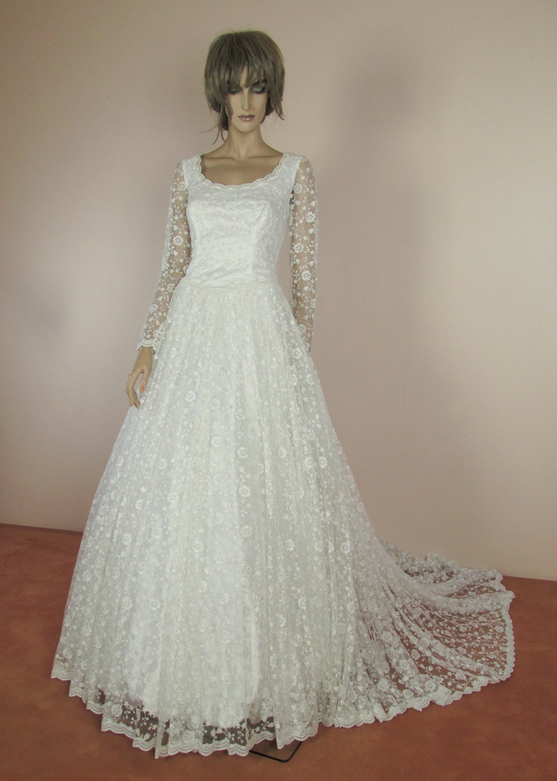 Beautiful wedding dress 90s Vintage bridal gown from 1990s