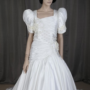 Vestido de noiva vintage dos anos 80 - vestido de noiva dos anos 80 - Vestido de noiva elegante - Vestido de noiva branco drapeado