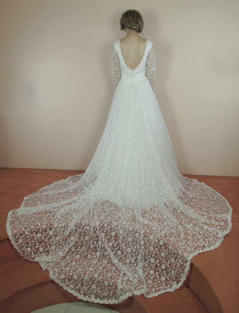 Beautiful wedding dress 90s Vintage bridal gown from 1990s