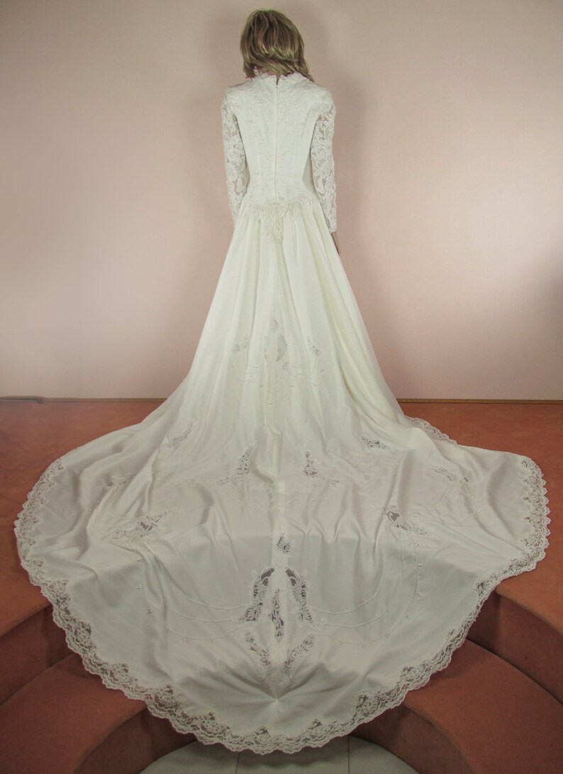 Romantic Wedding Dress 80s / Bridal gown from 1980s / Long