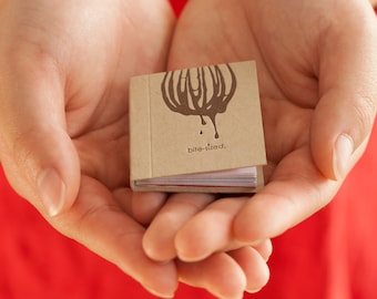 Tamaño de un bocado: un libro de cocina en miniatura con recetas de alimentos del tamaño de un bocado.