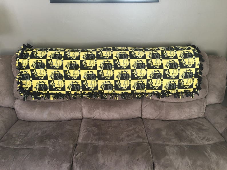 Minions Despicable Me Fleece Throw Blanket 2 yards twin bed No Sew Hand Tied