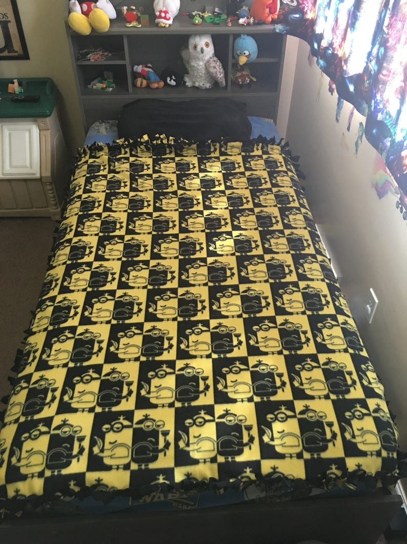 Minions Despicable Me Fleece Throw Blanket 2 yards twin bed No Sew Hand Tied