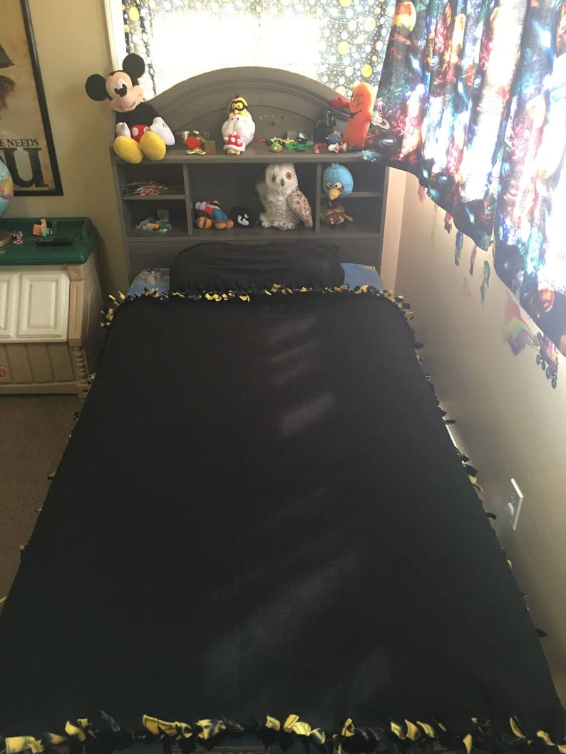 Minions Despicable Me Fleece Throw Blanket 2 yards twin bed No Sew Hand Tied