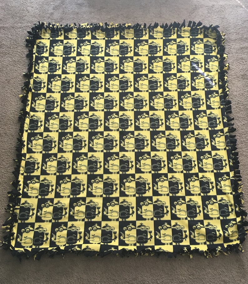 Minions Despicable Me Fleece Throw Blanket 2 yards twin bed No Sew Hand Tied
