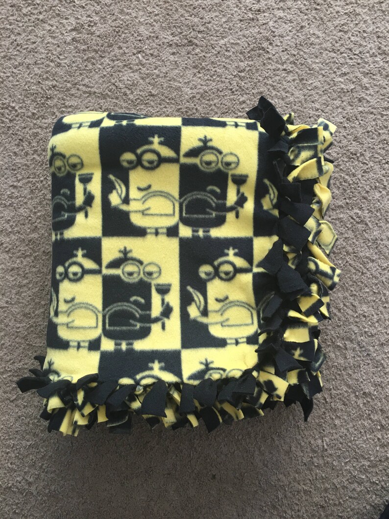 Minions Despicable Me Fleece Throw Blanket 2 yards twin bed No Sew Hand Tied
