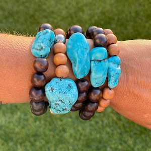 Turquoise and wooden beaded stretch bracelet
